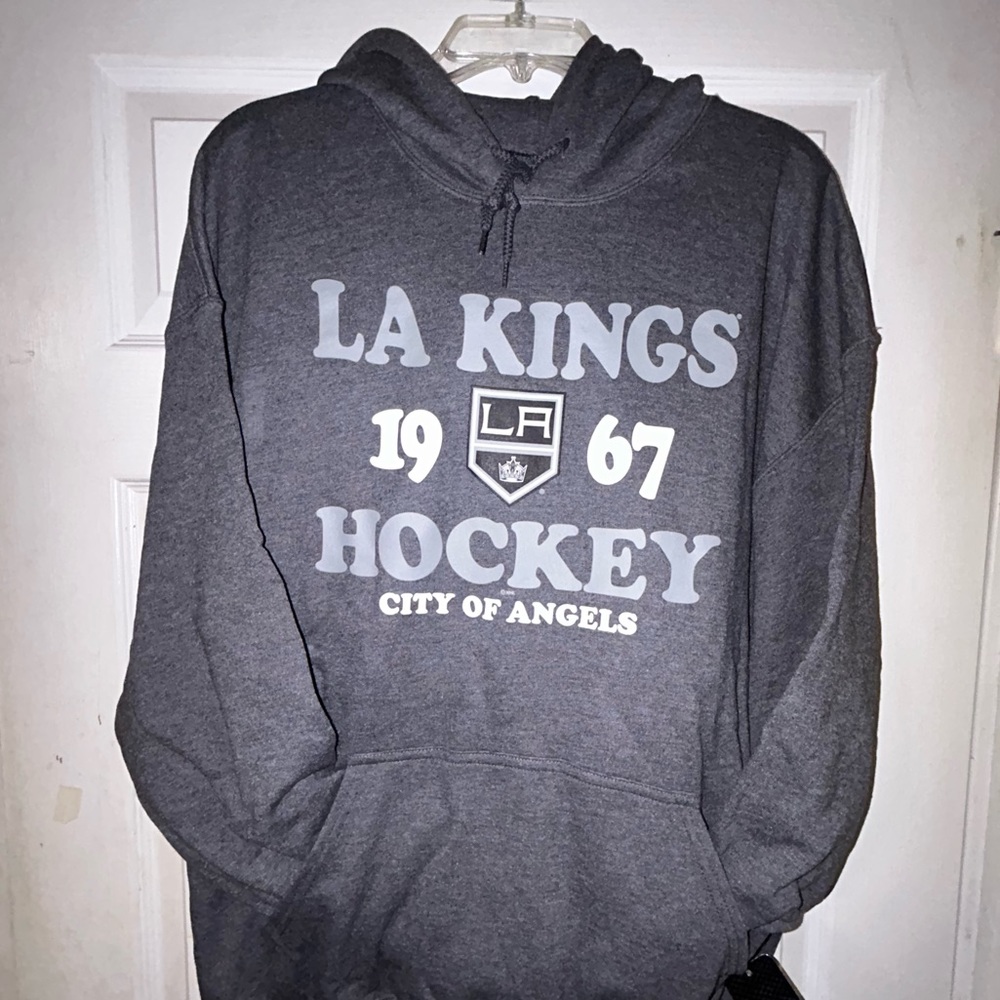 ๐๐๐๏ธ Los Angeles Kings NHL Hockey Marquee Stadium Hoodie ๐๏ธ๐ฅ
๐๐ - Picture 1 of 13